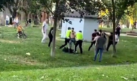 'Neden korna çaldın' kavgası kamerada