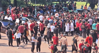 Öğrencilerin modifiye araç tutkusu okula sığmadı