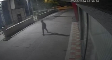Önce kameraya, sonra polise yakalandı
