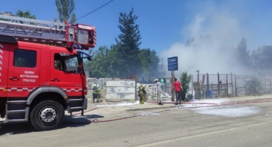 Orhangazi'de geri dönüşüm tesislerinde yangın