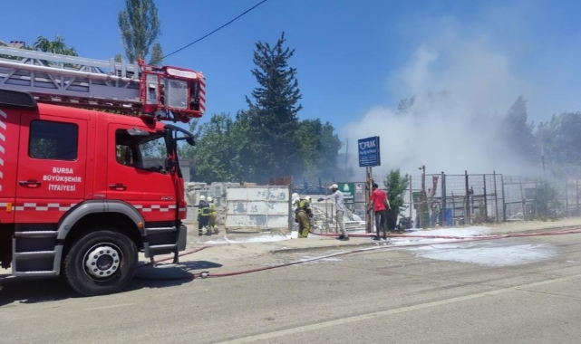 Orhangazi'de geri dönüşüm tesislerinde yangın