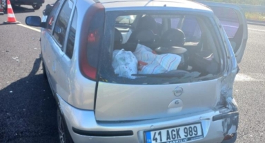 Otomobil kamyona arkadan çarptı: 2 yaralı