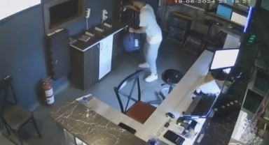 Oyun konsolu hırsızlığı kamerada
