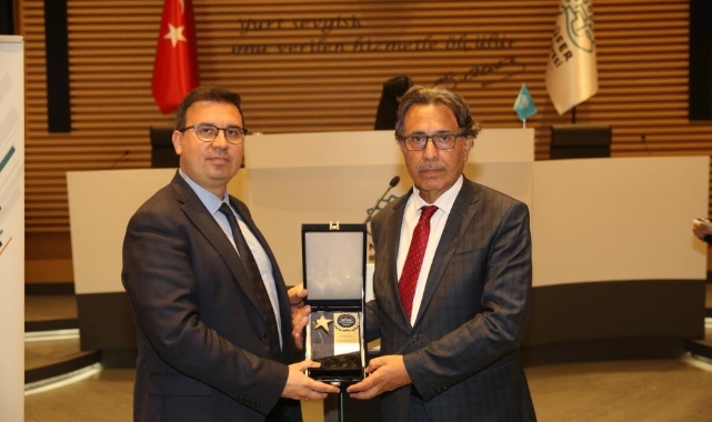Spor Şenlikleri’nde görev alanlara teşekkür plaketi