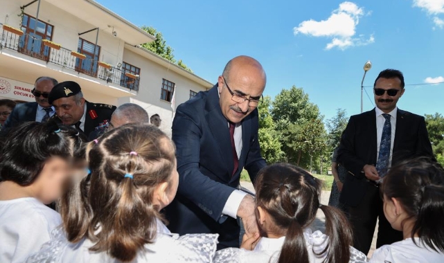 Vali Demirtaş, çocuklarla bir araya geldi