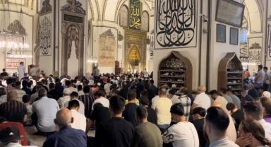 Vatandaşlar, bayram namazı için Ulu Cami'ye akın etti