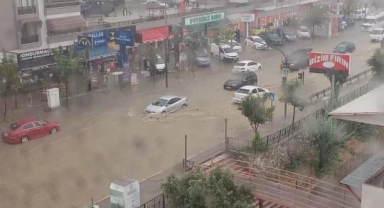Aniden bastıran yağmur, hayatı felç etti