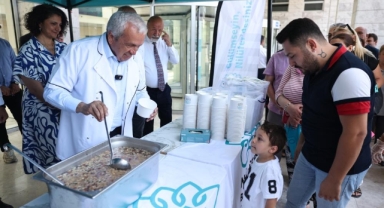 Başkan Özdemir'den çalışanlara aşure ikramı