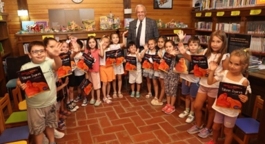 Başkan Özdemir kütüphanede çocuklarla buluştu