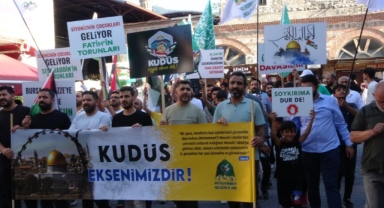 Bursa'da yüzlerce kişi Filistin için yürüdü