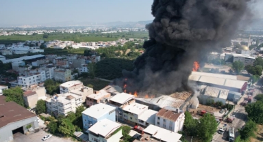 Bursa'daki yangın çevredeki 3 fabrikaya da sıçradı