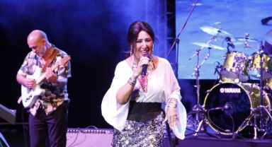 Bursa Festivali’nde “Nünü caz söyledi”