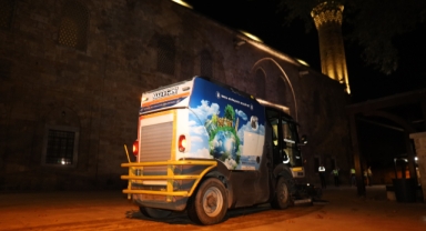Büyükşehir’den temiz bir Bursa için gece mesaisi