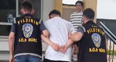 Çatıdan çatıya kaçarken yakalandı