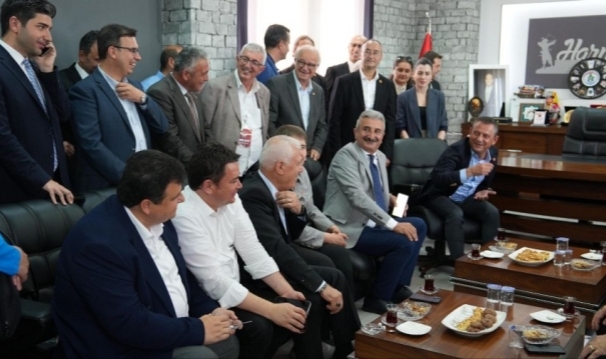 CHP lideri Özgür Özel Harmancık'ta!