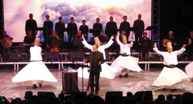 Festival coşkusu Ahmet Özhan ile devam etti