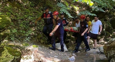 Fotoğraf çekilirken kayalıklardan düştü