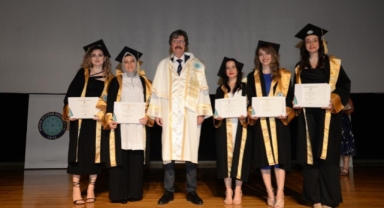 Güzel Sanatlar Fakültesi'nde mezuniyet heyecanı