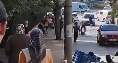 İki gurup sokak ortasında birbirlerine girdi