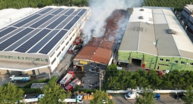 İnegöl'deki fabrika yangın havadan görüntülendi
