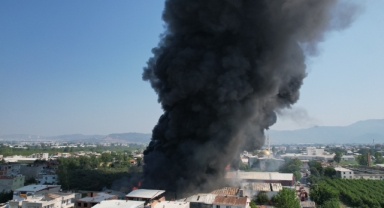 Kağıt fabrikasındaki yangın dron ile görüntülendi