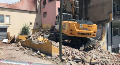 Kamu arazisine inşa edilen gecekondu yıkıldı