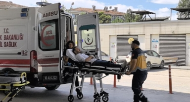 Kendi kendine hareket eden otobüs 2 şöfere çarptı