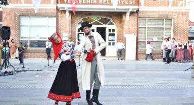 Letonyalı ve Makedon dansçılar Yenişehir'de sahne aldı