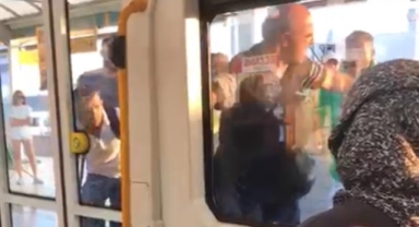 Metroda yer verme kavgası kamerada