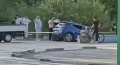 Navigasyonu karıştıran sürücü merdivenden uçuyor