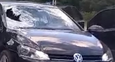 Seyir halindeki araca kaya isabet etti: 1 ölü, 2 yaralı