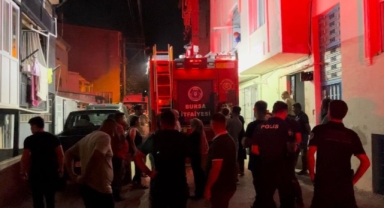 Sinir krizi geçirip evini yakmak istedi