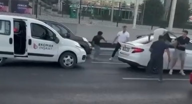 Trafik tartışması, baltalı, yumruklu kavgaya dönüştü
