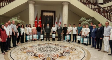 Vali Demirtaş, LGS birincilerini ağırladı