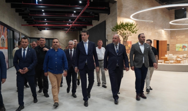 Bakan Kacır, Hektaş Fabrikasını Ziyaret Etti