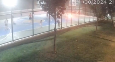 Basketbol sahasına atılan cisim panik oluşturdu