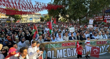 Bursa’da binlerce kişi Filistin ve Haniye için yürüdü