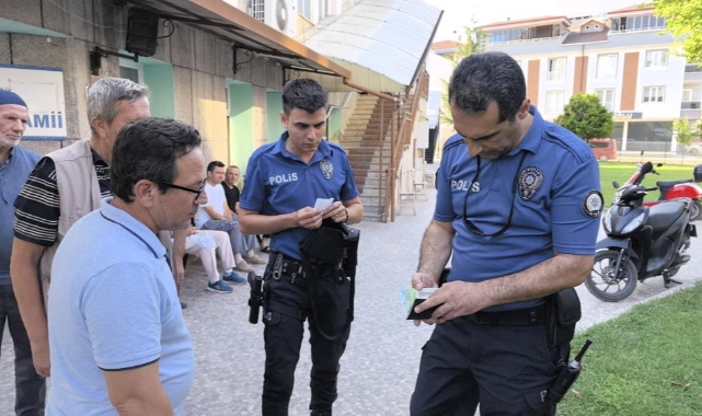 Camide bulduğu dövizleri polise teslim etti