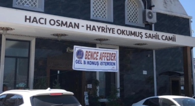 Camiye asılan afişi görenler şaştı kaldı