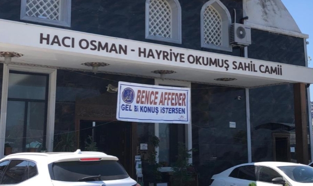 Camiye asılan afişi görenler şaştı kaldı