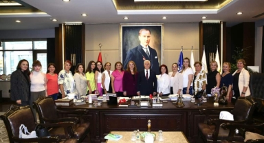 CHP İl Kadın Kolları'ndan Başkan Bozbey'e ziyaret