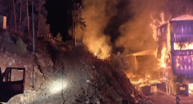 Harmancık'ta Krom maden tesisi alev alev yandı