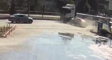 İnegöl'de zincirleme kaza kamerada: 2 yaralı
