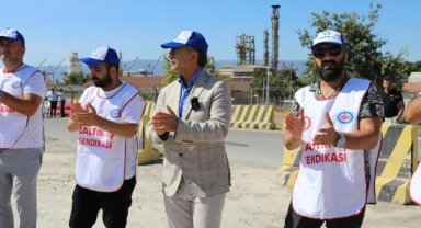 İşten çıkarılan sendikalı işçilere Başkan Deviren'den destek