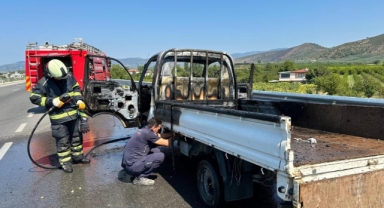 Kamyonet yangını söndürüldü