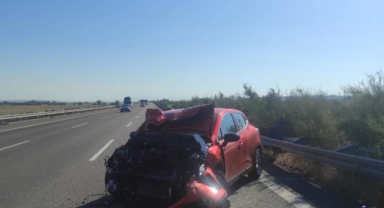 Karacabey'de iki otomobil çarpıştı: 4 yaralı