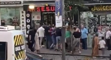 Kavgaya tutuşan kadınlar caddeyi birbirine kattı