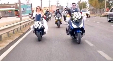 Motosiklet tutkunu çiftin düğün konvoyu