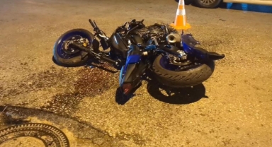 Mudanya'da motosiklet otomobile çarptı: 2 yaralı
