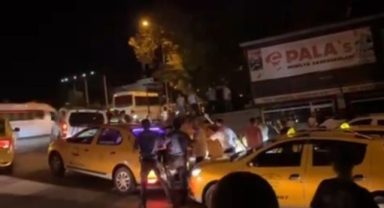 Müşteri taksici kavgasında ortalık karıştı